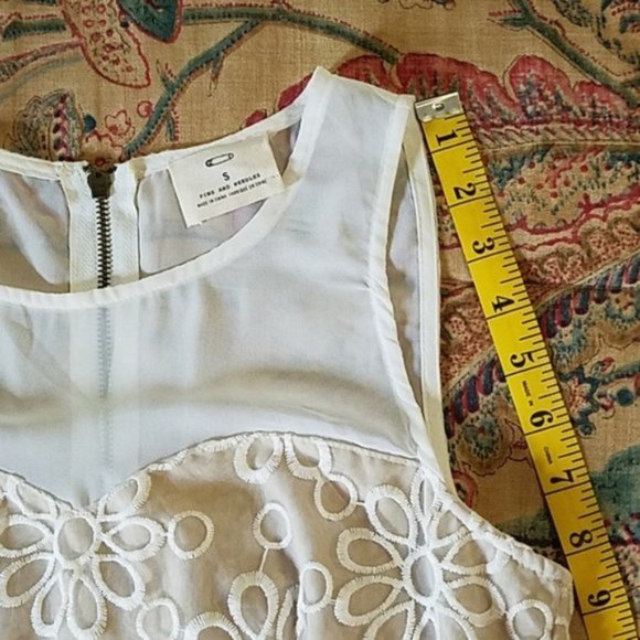 Pins & Needles Cream/Nude Floral Embroidered Sleeveless Peplum Top Size S - Picture 6 of 10